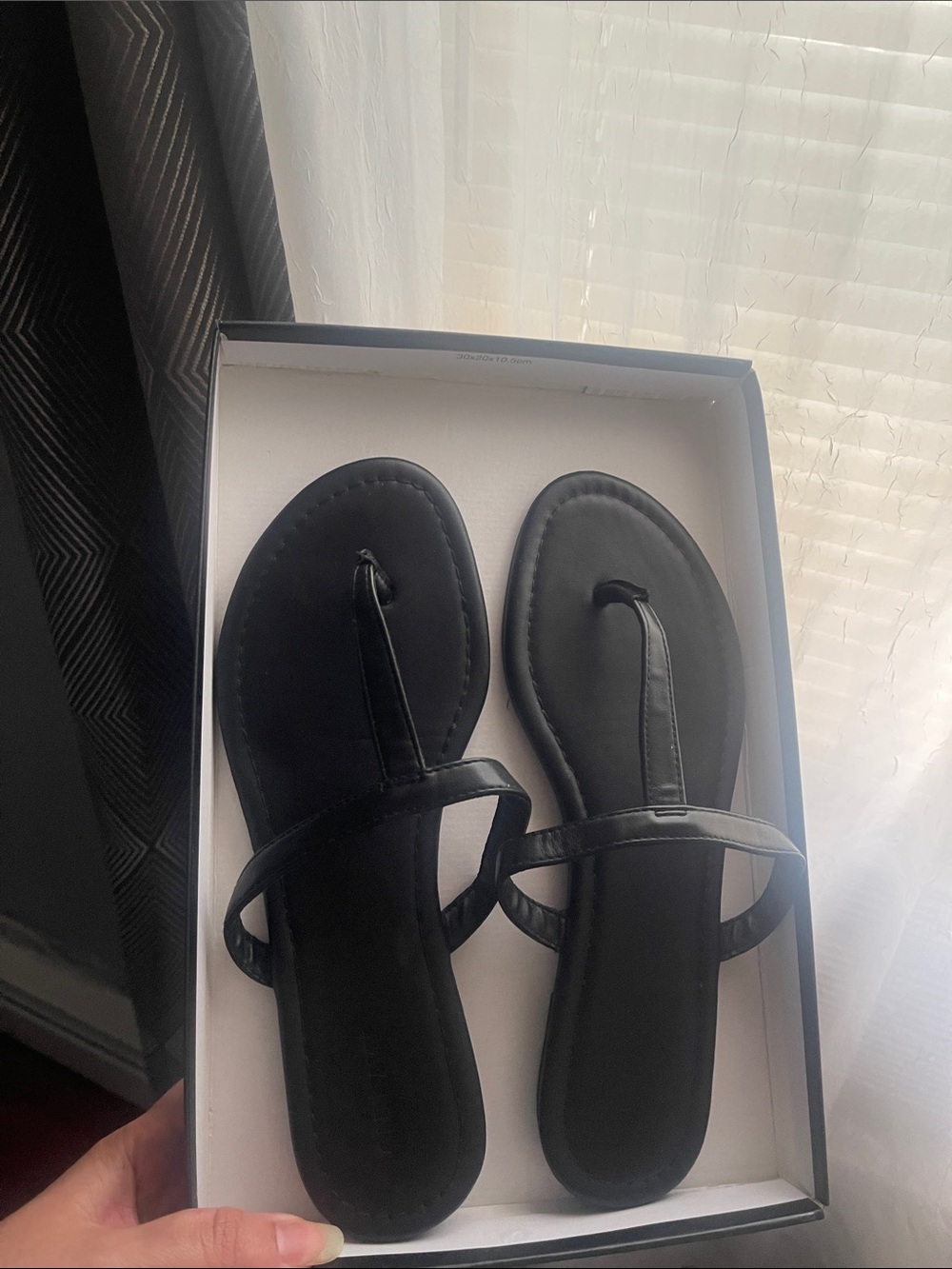 Old Navy Black Thong Strap Sandals